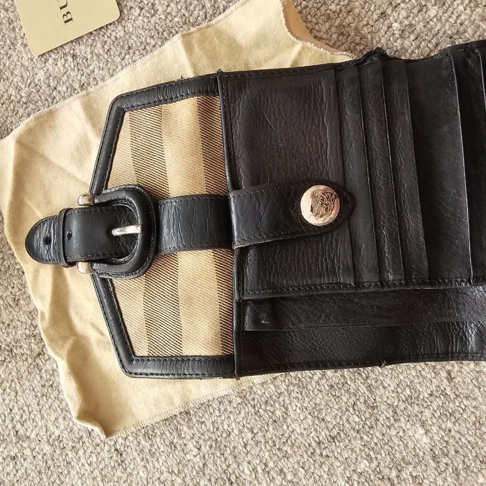 Preowned Burberry House Check Vintage Bifold  Wallet with original box, dust bag - Picture 10 of 16